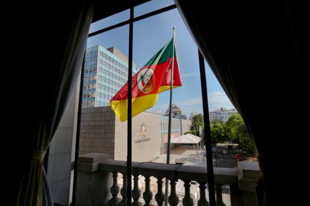 título imagem Governo do Estado apresenta projeto de reajuste e extinção de cargos