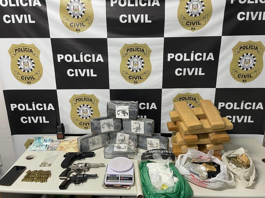 Polícia Civil de Santa Maria cumpre mandados contra núcleo de tráfico ligado a detento de Charqueadas Polícia Civil de Santa Maria cumpre mandados contra núcleo de tráfico ligado a detento de Charqueadas
