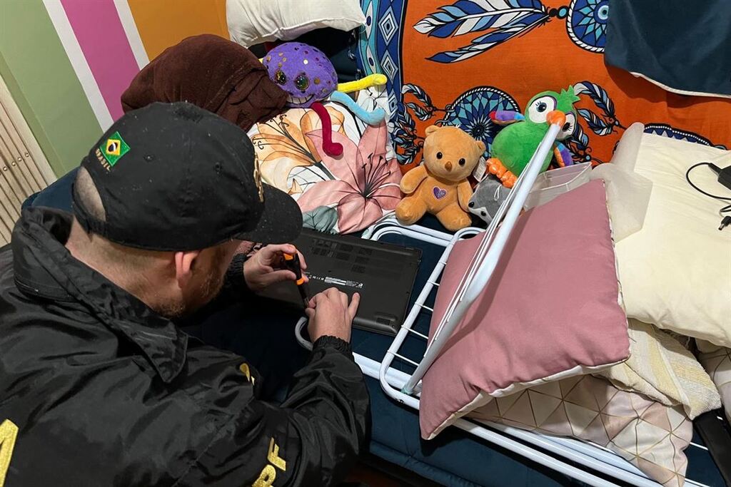 Jovem suspeito de armazenar pornografia infantil é alvo de operação da PF em Santa Maria