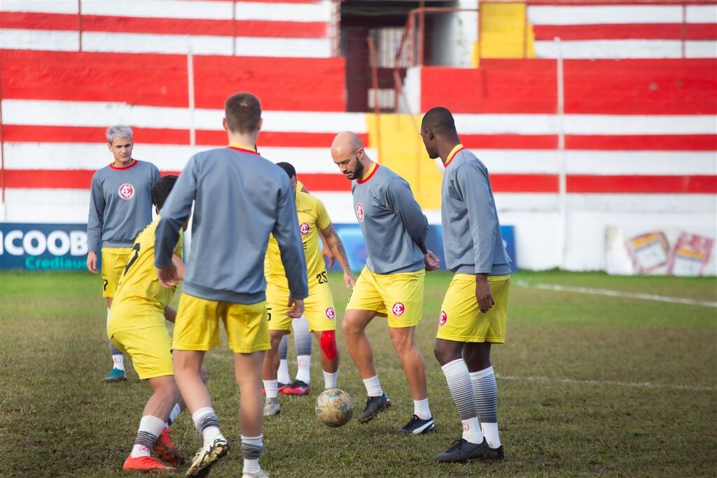 Inter-SM enfrenta o Pelotas no jogo de ida da semifinal da Divisão de Acesso