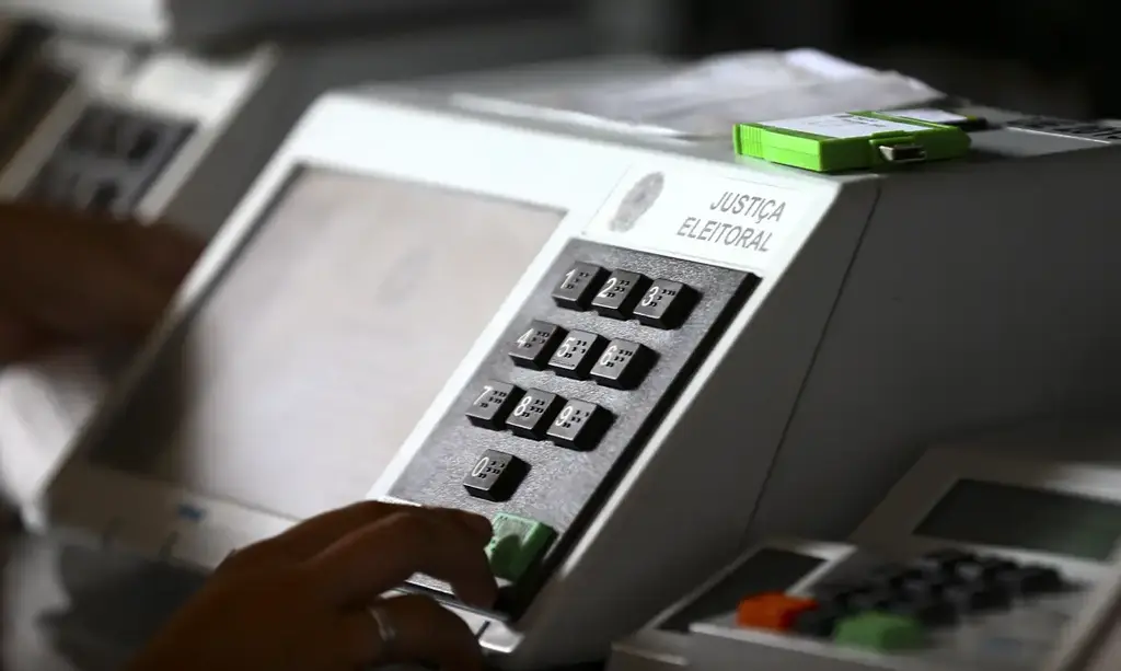 título imagem Eleitores têm um mês para realizar transferência temporária de local de votação
