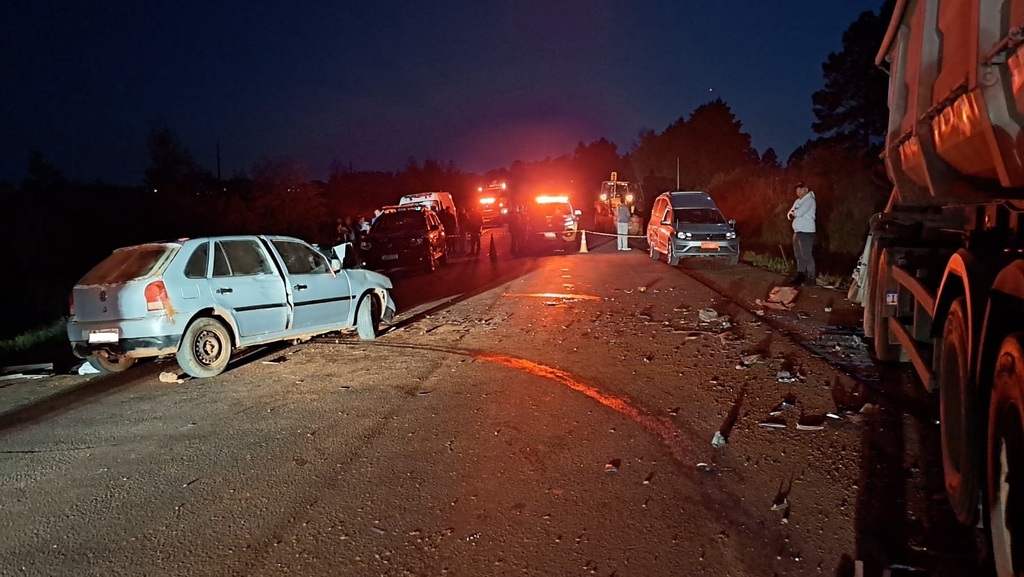 título imagem Identificadas as vítimas de acidente entre carro e caminhão na RSC-392 em Tupanciretã