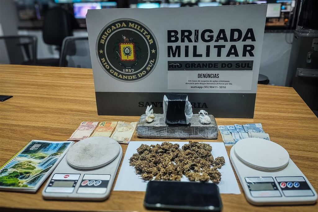 Mulher é presa por tráfico de drogas no Bairro Noal, em Santa Maria Mulher é presa por tráfico de drogas no Bairro Noal, em Santa Maria