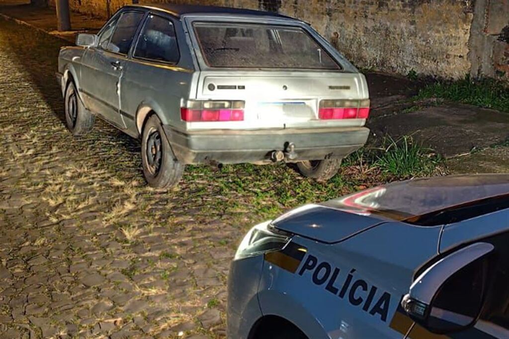  - Veículo estava abandonado na  Rua Oscar Henrique Zappe, no Bairro Itararé