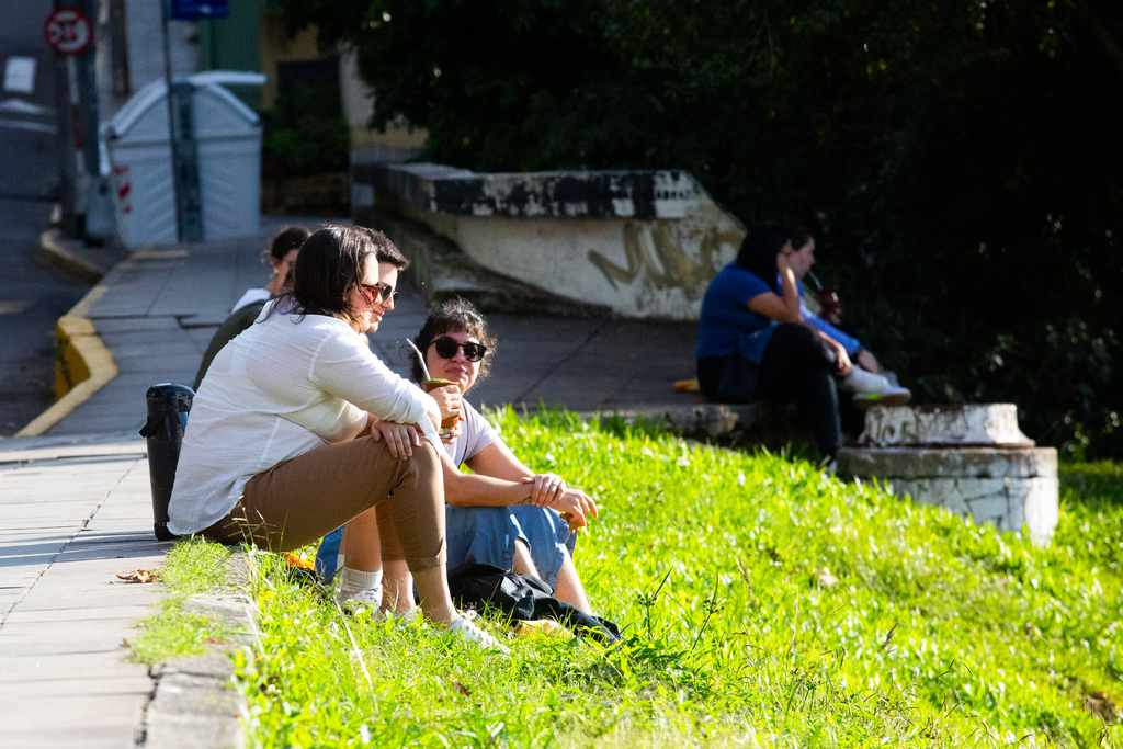 Quarta terá máxima de 28°C e tarde ensolarada; frente fria ingressa no Estado no final de semana