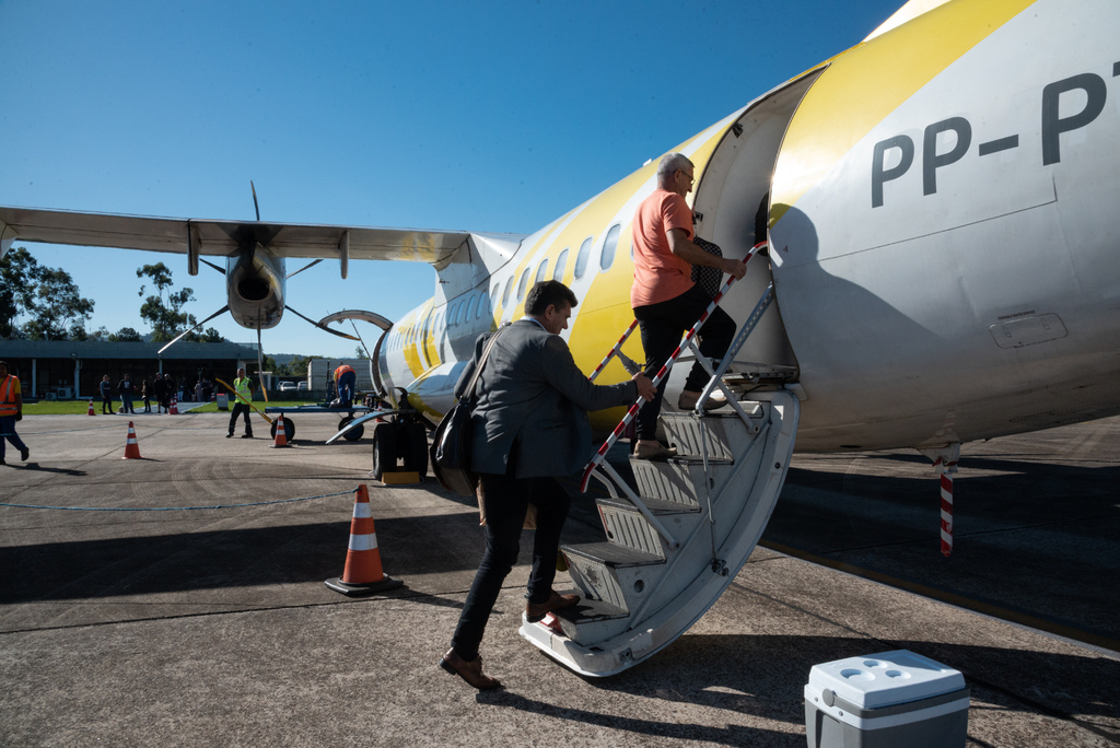 Voa Brasil: aposentados do INSS poderão comprar passagem aérea por até R$ 200