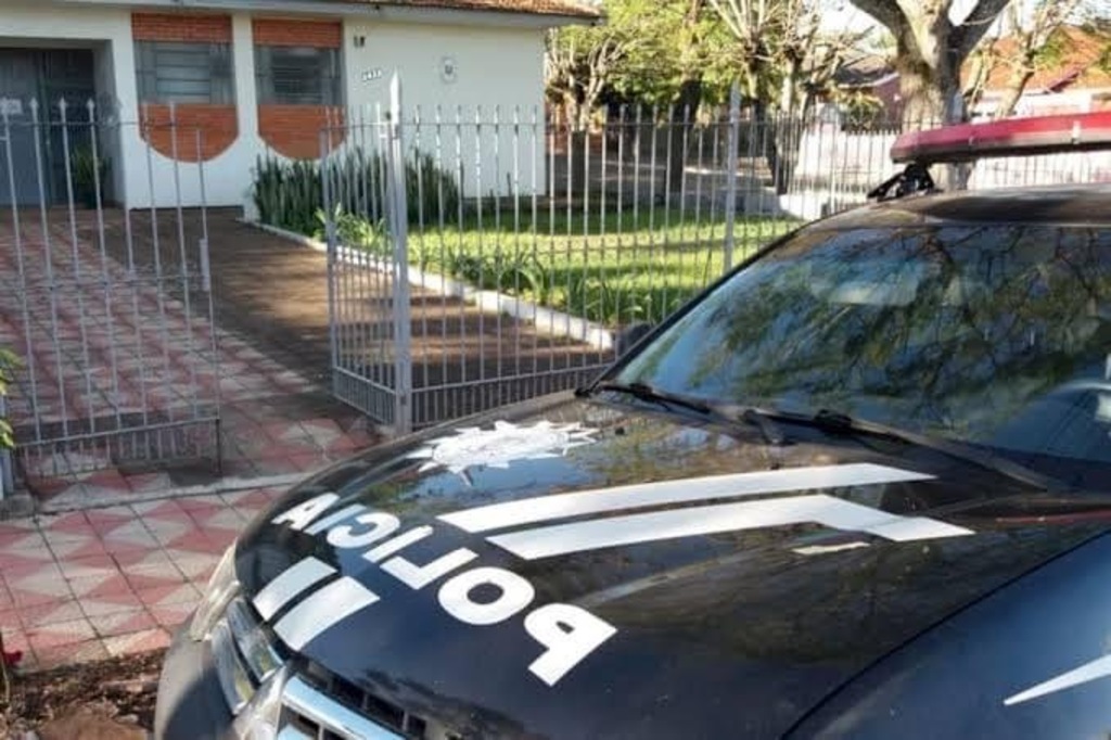 Jovem é preso e três adolescentes são apreendidos por tráfico de drogas em Restinga Sêca