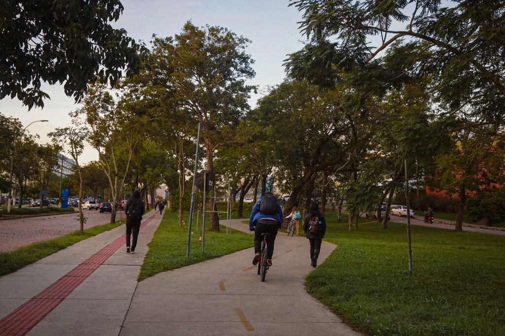título imagem Sexta registra queda na temperatura, mas máximas podem chegar a 24°C; chuva deve aparecer no domingo
