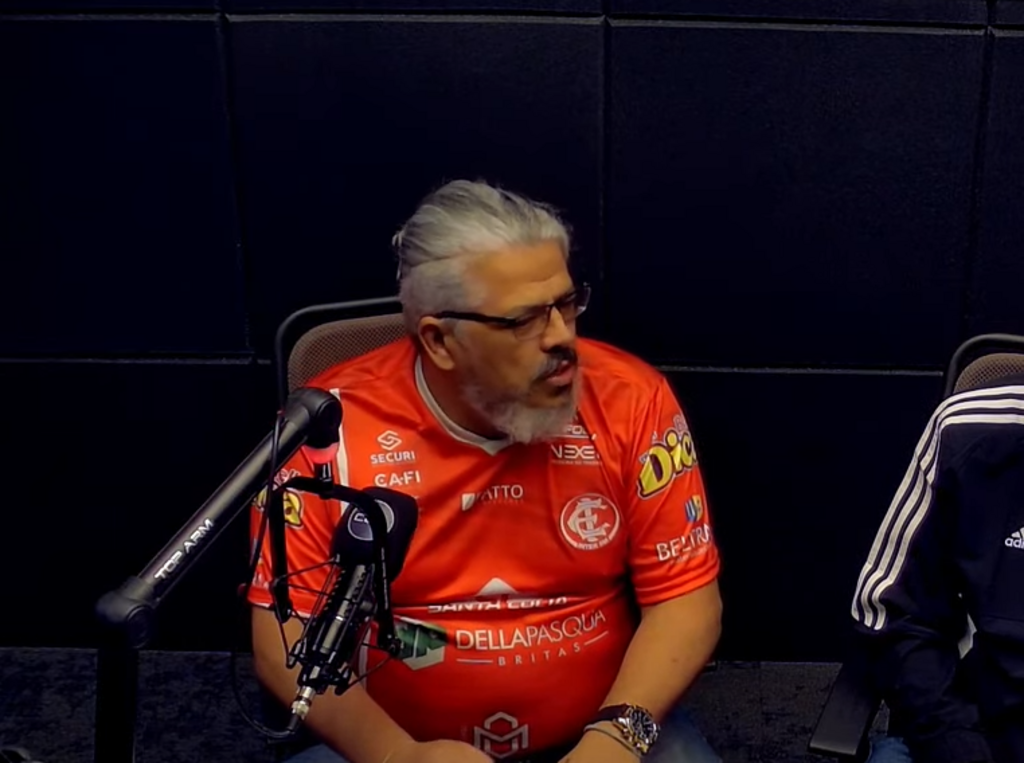 título imagem Do RJ para a Baixada: santa-mariense que cria conteúdo sobre o Inter-SM revela expectativa para a partida de domingo