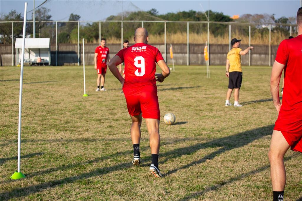 título imagem Inter-SM recebe o Pelotas em duelo por vaga na elite do futebol gaúcho