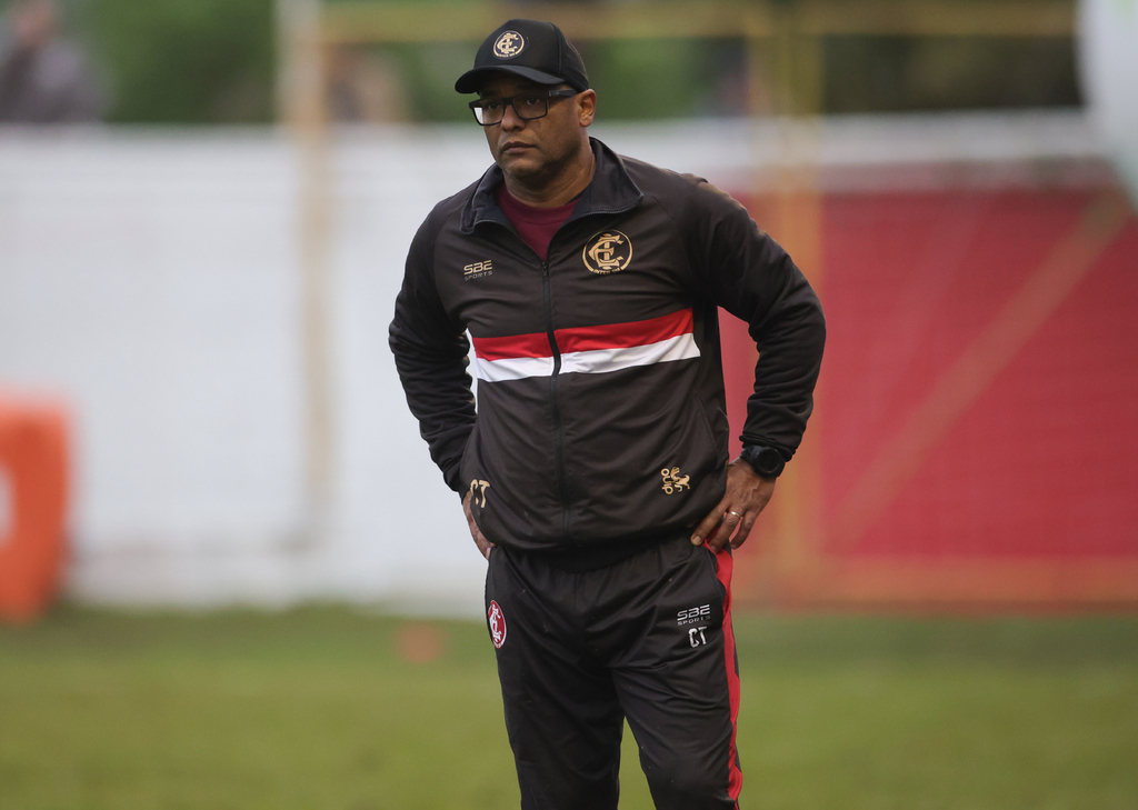 Reunião para definir futuro de Daniel Franco no comando do Inter-SM ...
