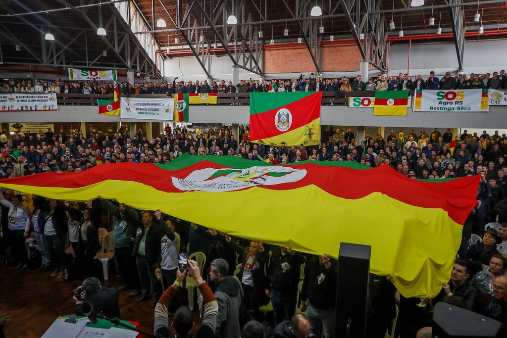 título imagem Produtores rurais gaúchos reivindicam ajuda ao setor em ato que reuniu cerca de 3 mil pessoas na Capital