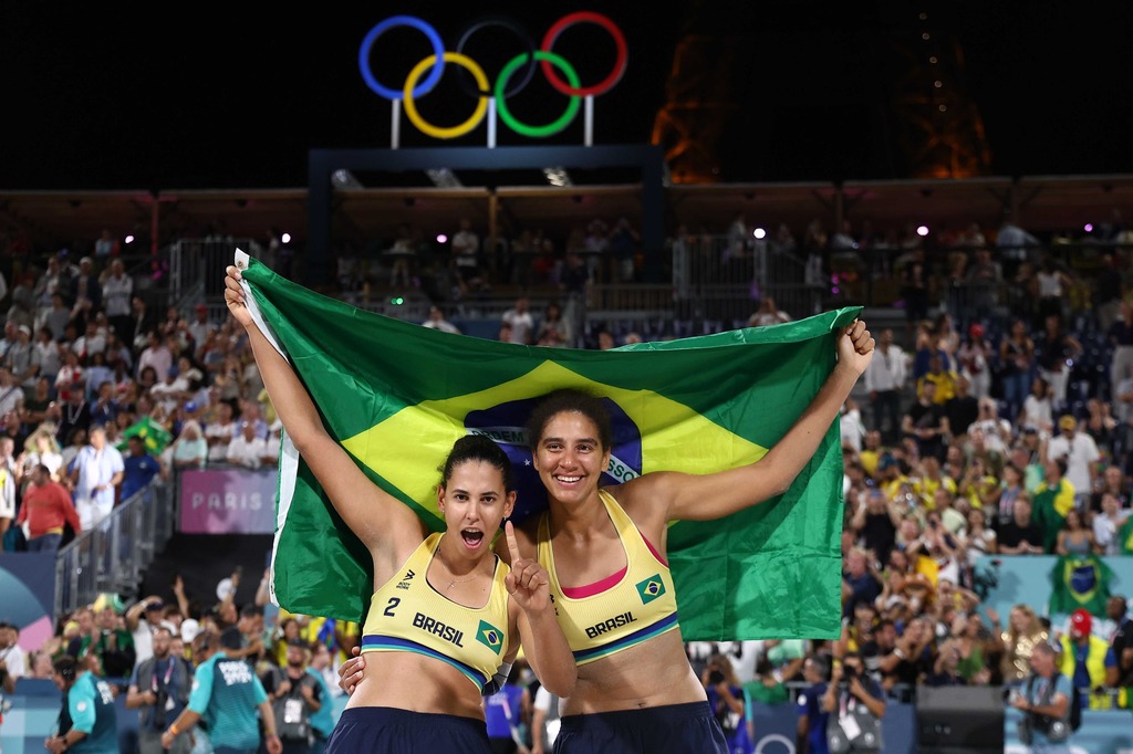 Com ouro no vôlei de praia, Brasil termina o 14º dia de Jogos Olímpicos com três novas medalhas