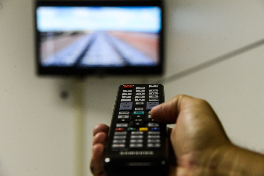 título imagem Presença de TV diminui e 42,1% dos lares com o aparelho têm streaming
