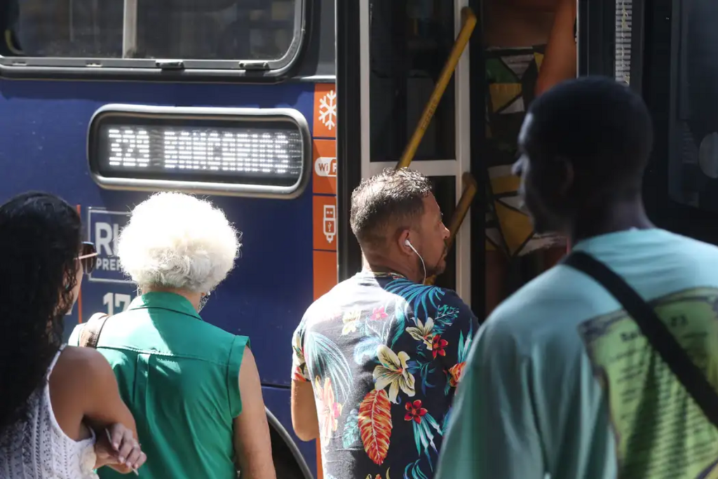 População brasileira começará a diminuir em 2042, diz IBGE