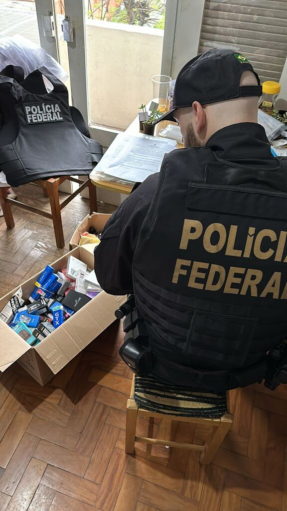 título imagem Operação da Polícia Federal combate o comércio de cigarros eletrônicos em Santa Maria