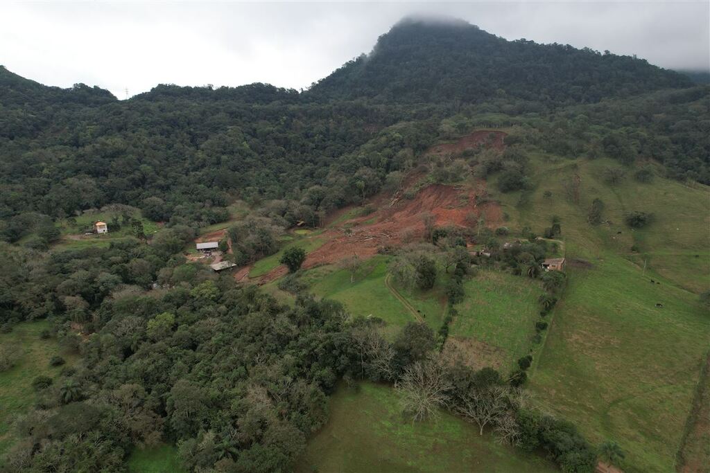 130 deslizamentos de terra foram registrados em Santa Maria nas enchentes de maio, aponta pesquisa 130 deslizamentos de terra foram registrados em Santa Maria nas enchentes de maio, aponta pesquisa