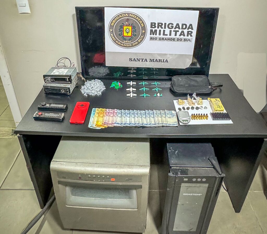 Homem é preso por tráfico de drogas e com objetos furtados de cidade da região Homem é preso por tráfico de drogas e com objetos furtados de cidade da região