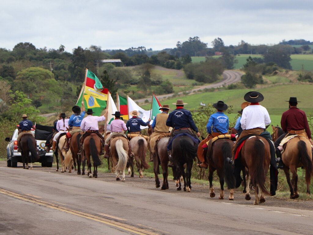 15ª Cavalgada da Integração reuniu 300 tradicionalistas em Santa Maria 15ª Cavalgada da Integração reuniu 300 tradicionalistas em Santa Maria