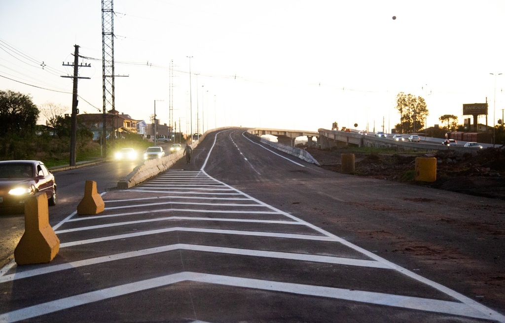 Trânsito no segundo viaduto da Uglione deve ser liberado nesta terça-feira Trânsito no segundo viaduto da Uglione deve ser liberado nesta terça-feira