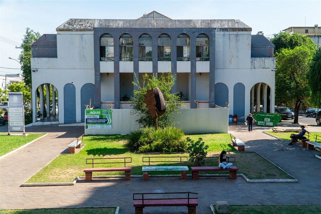 título imagem No mês que completa 86 anos, Biblioteca Municipal Henrique Bastide segue fechada para obras
