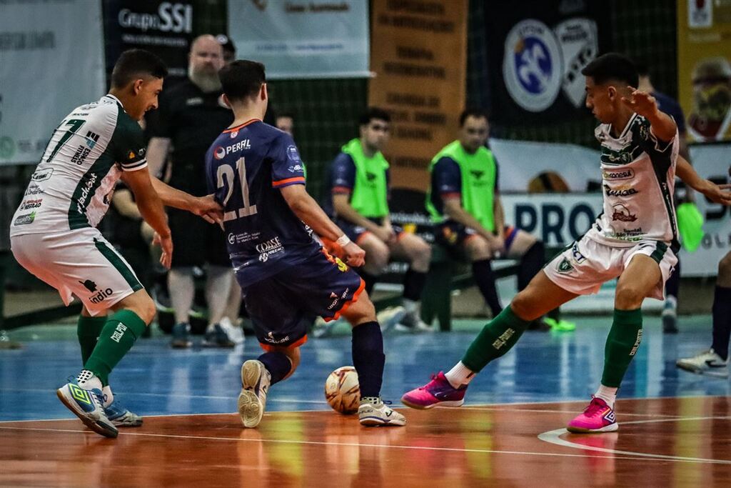 título imagem UFSM Futsal é derrotada na prorrogação e está fora da Série Ouro