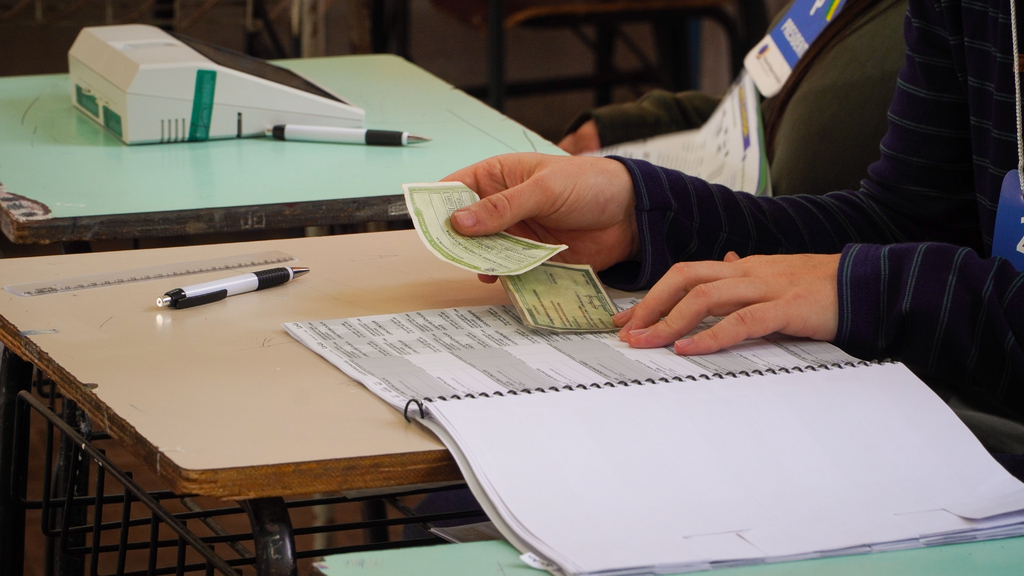 Prazos e consequências: o que acontece ao eleitor que não votar nem justificar sua ausência nas Eleições Prazos e consequências: o que acontece ao eleitor que não votar nem justificar sua ausência nas Eleições