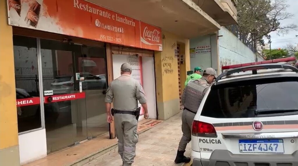 Mulher é morta a facadas pelo ex-companheiro dentro de restaurante e Santa Maria registra primeiro feminicídio de 2024 Mulher é morta a facadas pelo ex-companheiro dentro de restaurante e Santa Maria registra primeiro feminicídio de 2024