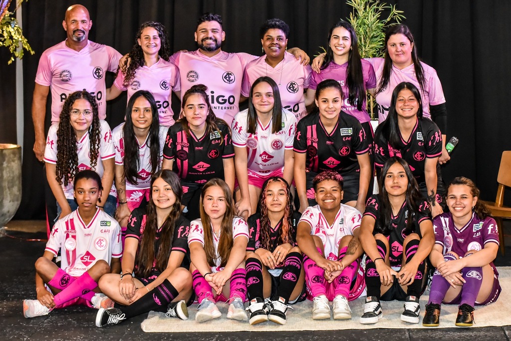 Foto: Renata Medina (Inter-SM) - Uniformes das meninas do Alvirrubro foram lançados em evento no Praça Nova