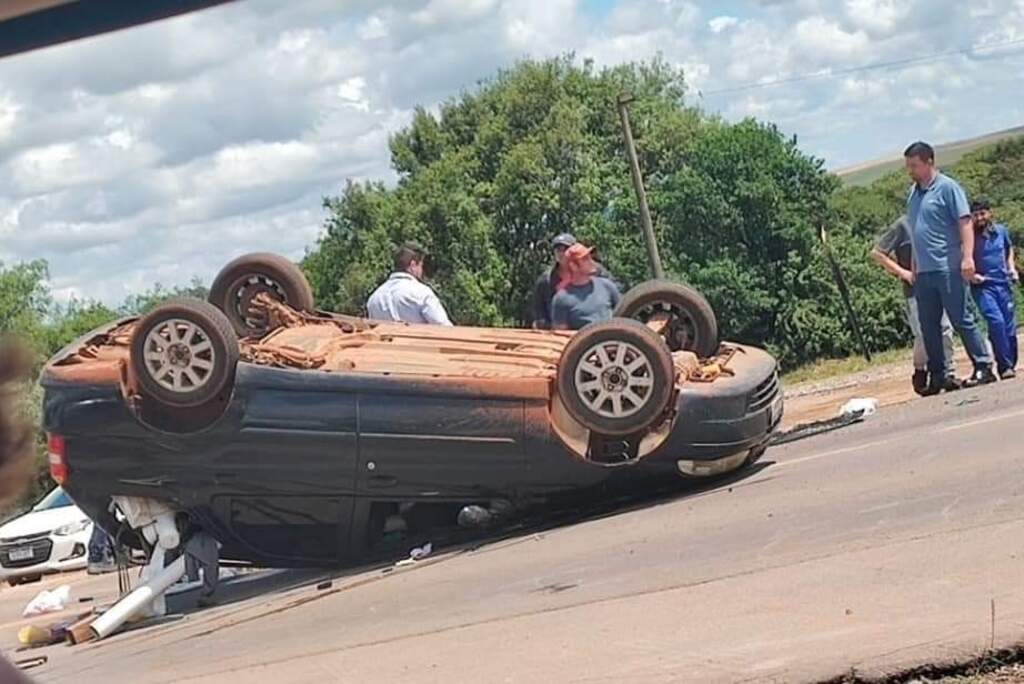 Jovem fica ferida após carro capotar na BR-158, em Júlio de Castilhos Jovem fica ferida após carro capotar na BR-158, em Júlio de Castilhos