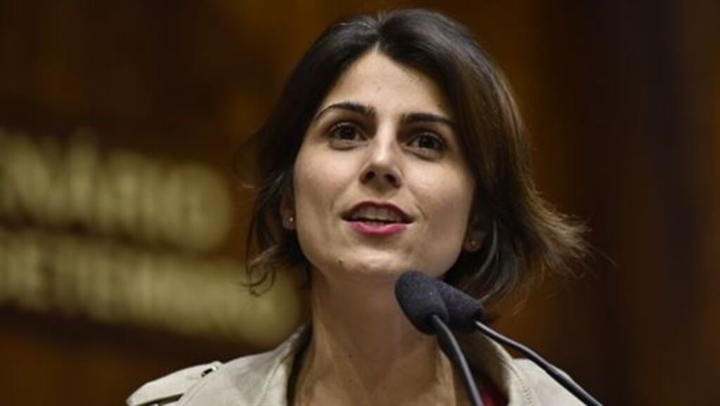 título imagem Manuela D'Ávila está fora do PCdoB