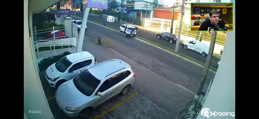 título imagem VÍDEO: Comunicador Casimiro reage a acidente em avenida de Santa Maria e imagens viralizam nas redes sociais