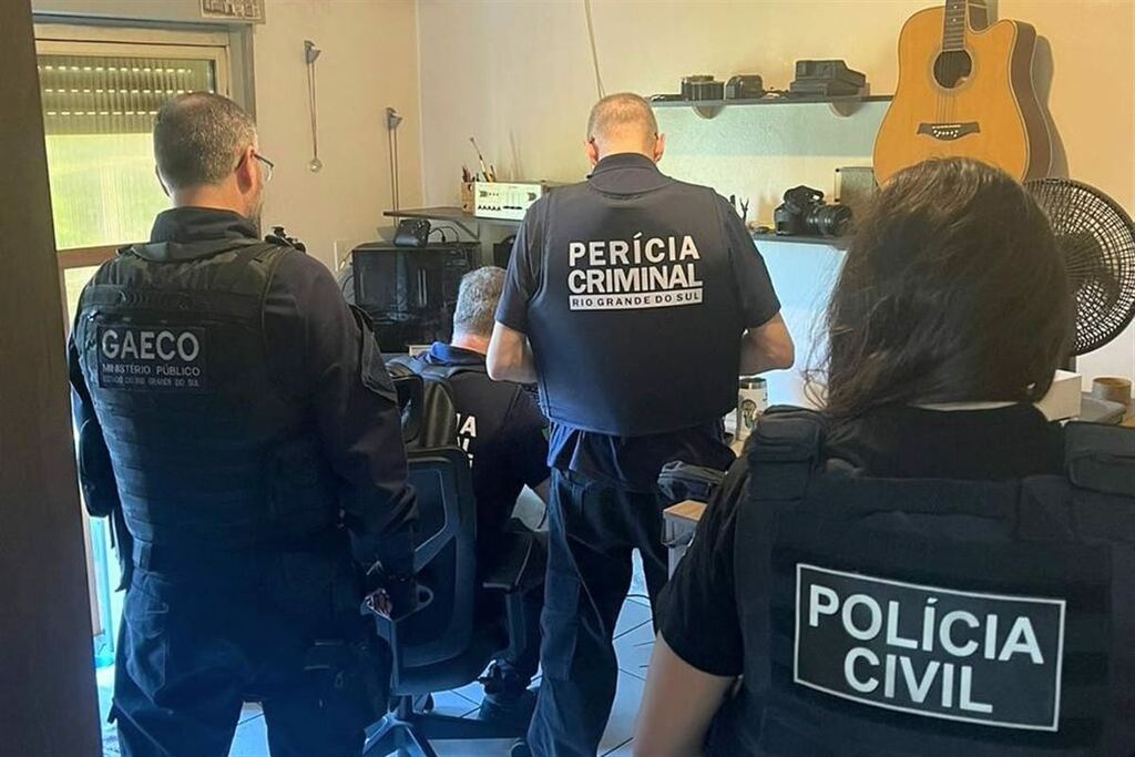 Operação nacional contra abuso sexual infantil cumpre mandado em residência de Santa Maria Operação nacional contra abuso sexual infantil cumpre mandado em residência de Santa Maria
