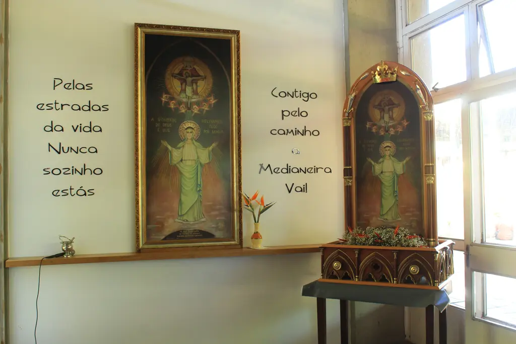 Espaço de espiritualidade com quadro da Mãe Medianeira é inaugurado em Santa Maria