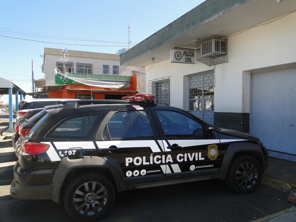 título imagem Jovem é preso suspeito de estupro de menino de sete anos em São Pedro do Sul