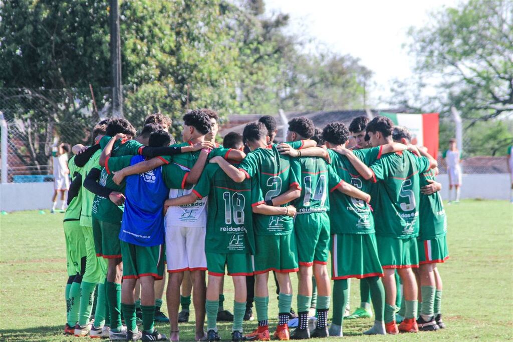 Foto: Riograndense (Divulgação) - Meninos do sub-15 esmeraldino decidem classificação no domingo (3)
