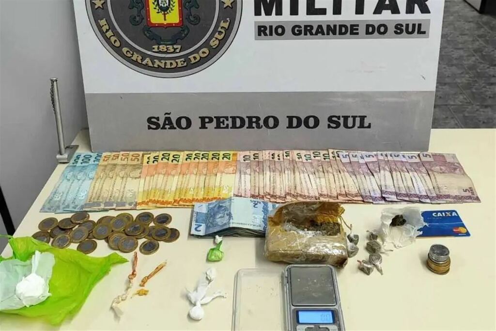 título imagem Mulher é presa por tráfico de drogas após denúncia anônima em São Pedro do Sul