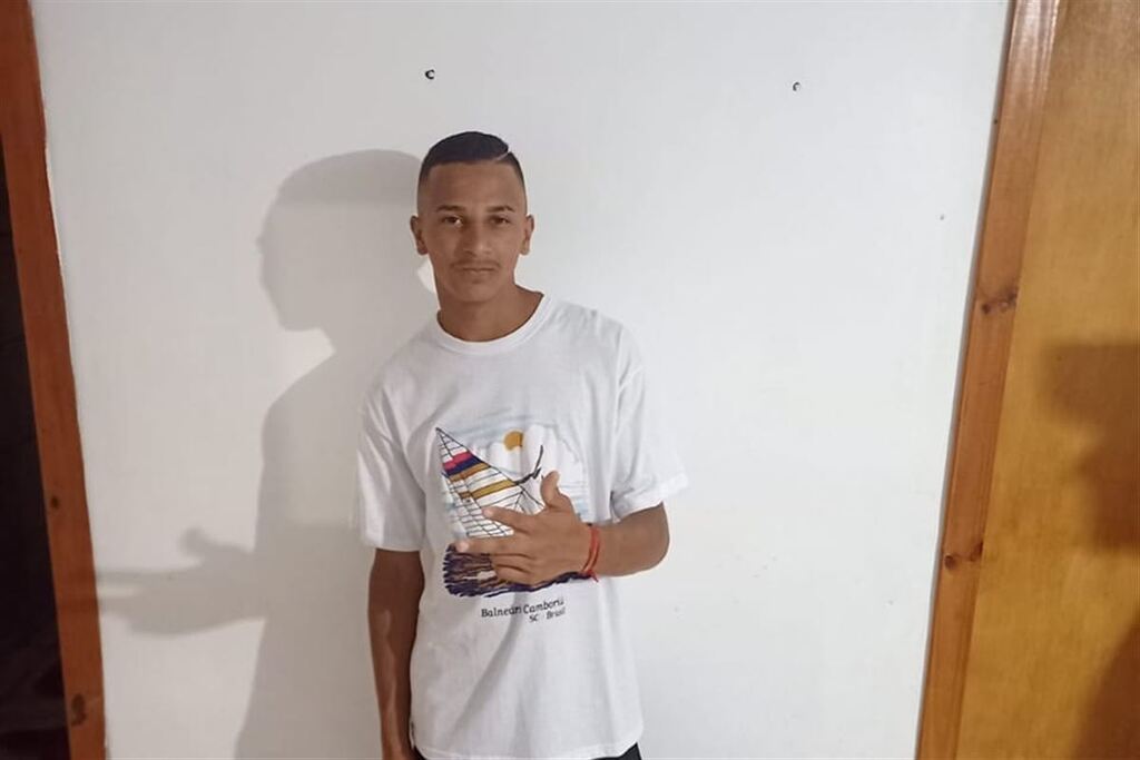 título imagem Suspeito de matar jovem em festa de Halloween é preso em cidade da região