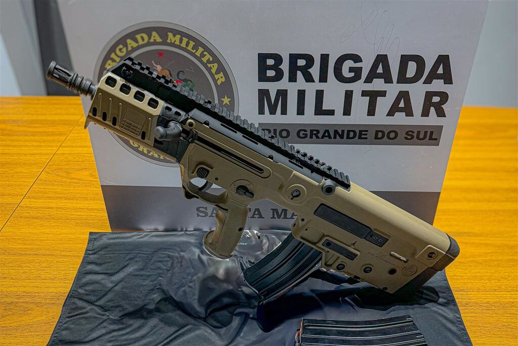 Foto: Brigada Militar - Fuzil 556 foi encontrado e apreendido após denúncia anônima