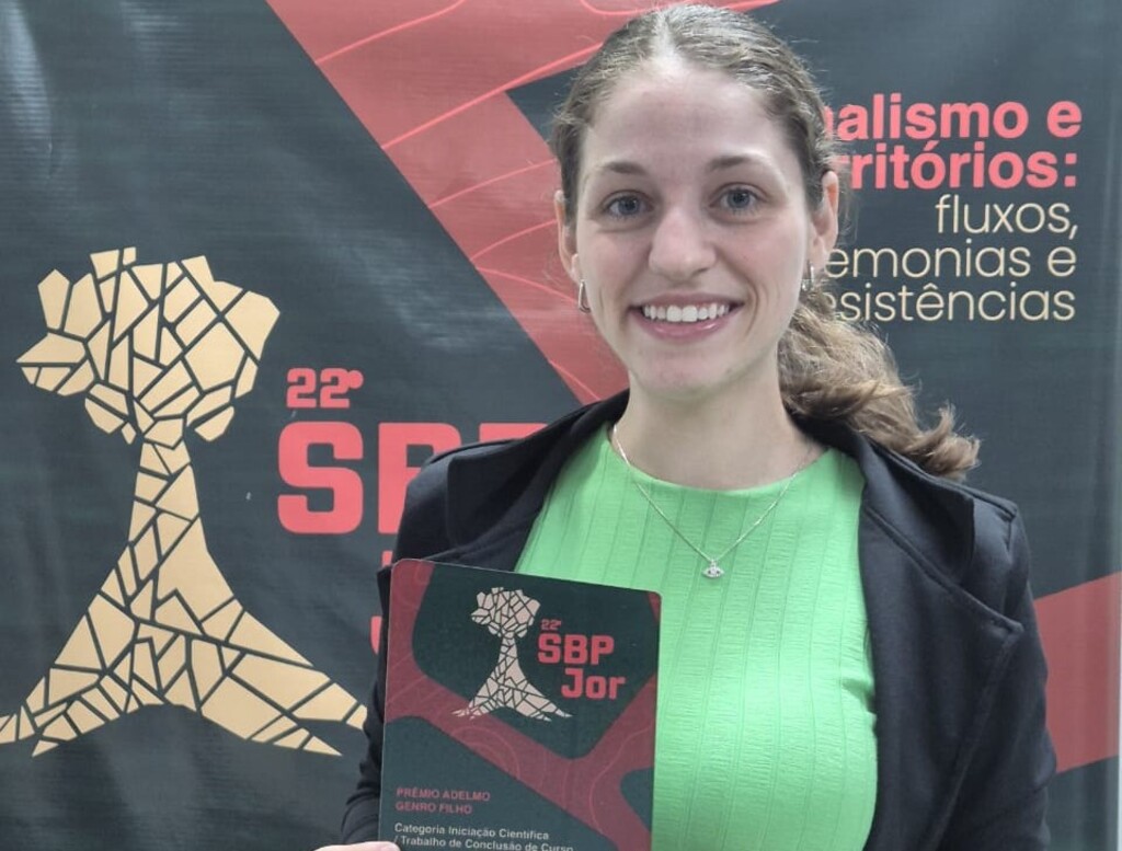 Jornalista do Grupo Diário recebe prêmio nacional em evento em Belém Jornalista do Grupo Diário recebe prêmio nacional em evento em Belém