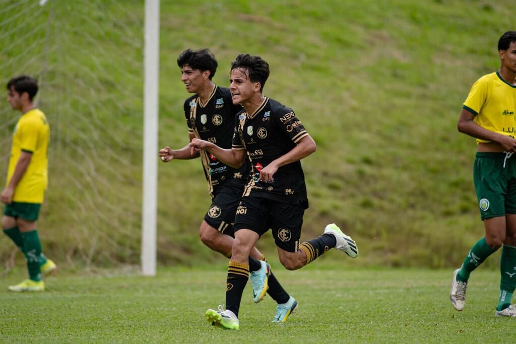 título imagem Sub-17 do Inter-SM vence os dois jogos no primeiro dia de disputa de torneio em Passo Fundo