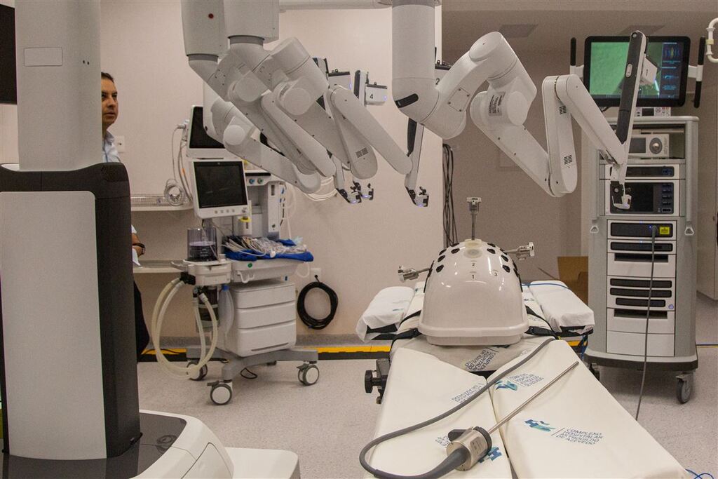 título imagem Complexo Hospitalar Astrogildo de Azevedo completa 100 cirurgias robóticas em Santa Maria; veja as vantagens