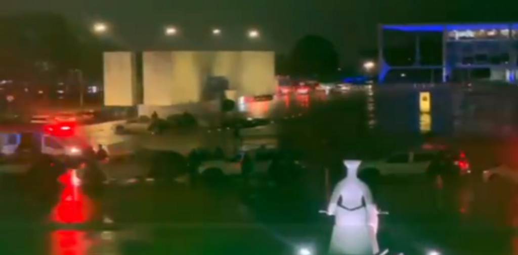 título imagem VÍDEO: STF é evacuado após explosões na Praça dos Três Poderes, em Brasília; uma pessoa morreu