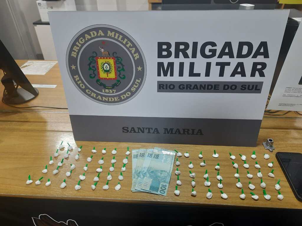 título imagem Homem é preso por tráfico de drogas após perseguição policial em Santa Maria