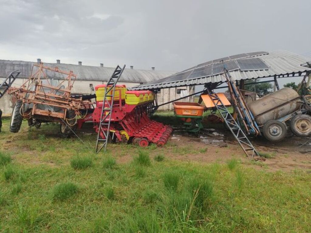 título imagem Rajadas de vento causam estragos em dois municípios da Região Central neste domingo