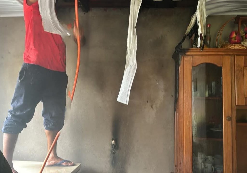 título imagem Incêndio em residência destrói objetos e danifica parte de residência em Nova Palma
