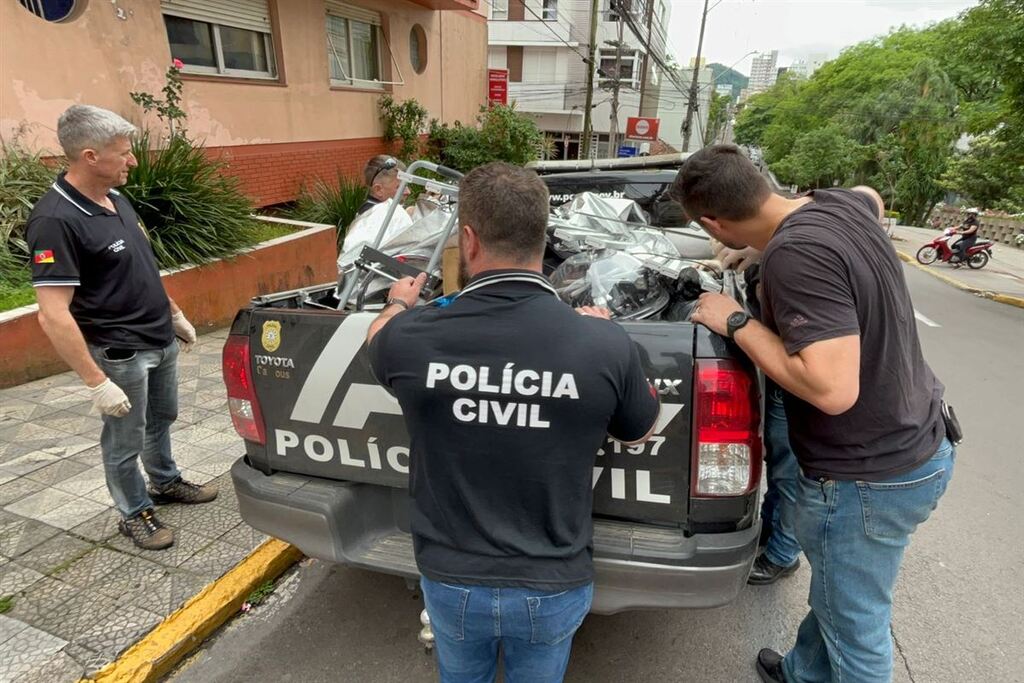 Galeria de imagens: Em 8 de novembro, um estudante de Engenharia Química foi preso após polícia desarticular laboratório de drogas sintéticas em Santa Maria