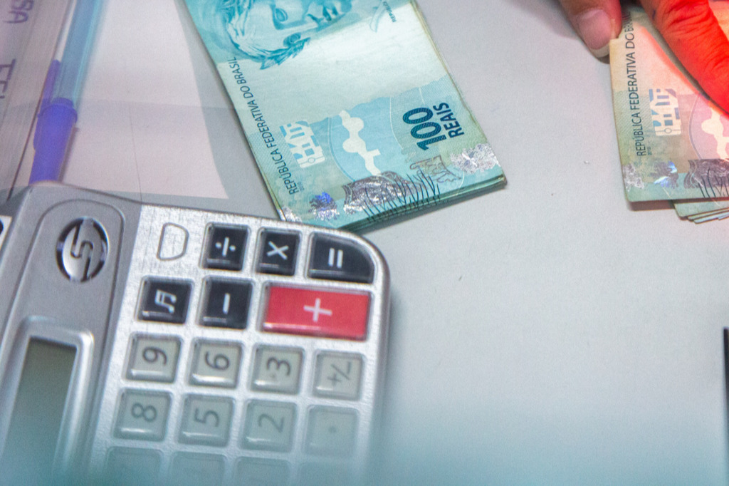 título imagem Como gastar o 13° salário? Confira cinco dicas para utilizar o benefício com consciência