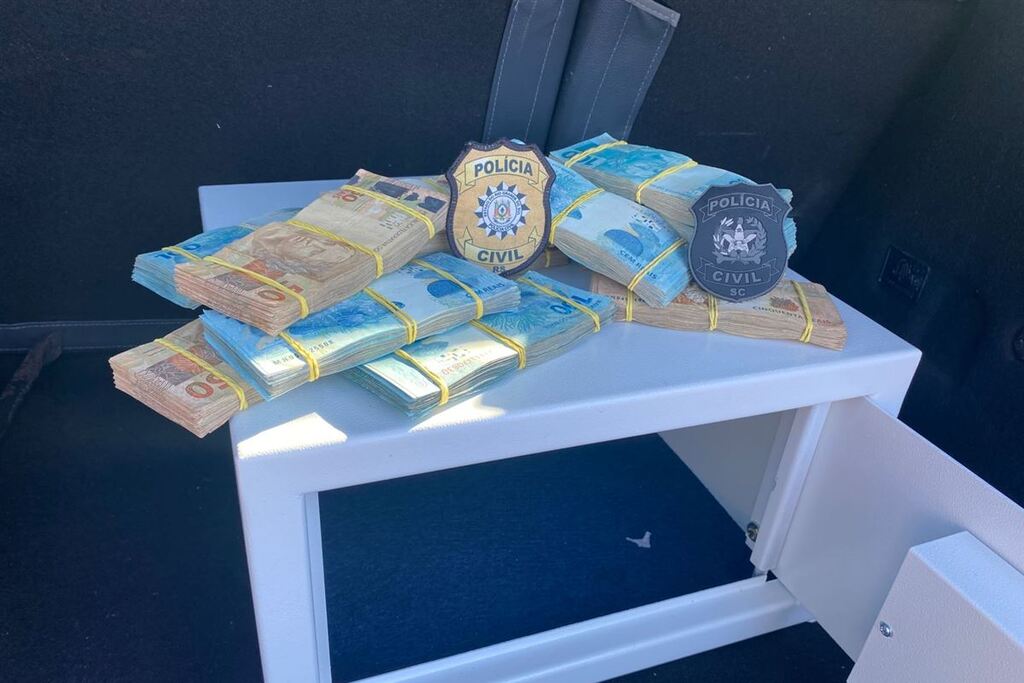 Foto: Polícia Civil - Quase R$ 116 mil foramapreendidos com os suspeitos