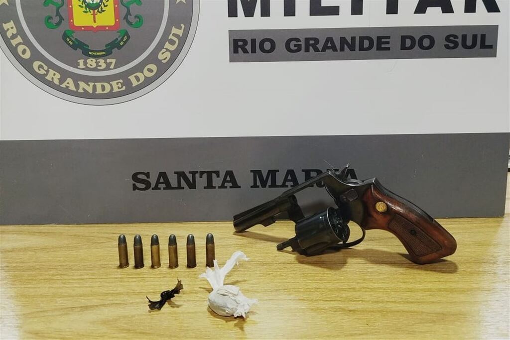 título imagem Jovem é preso por porte ilegal de arma e drogas em Santa Maria